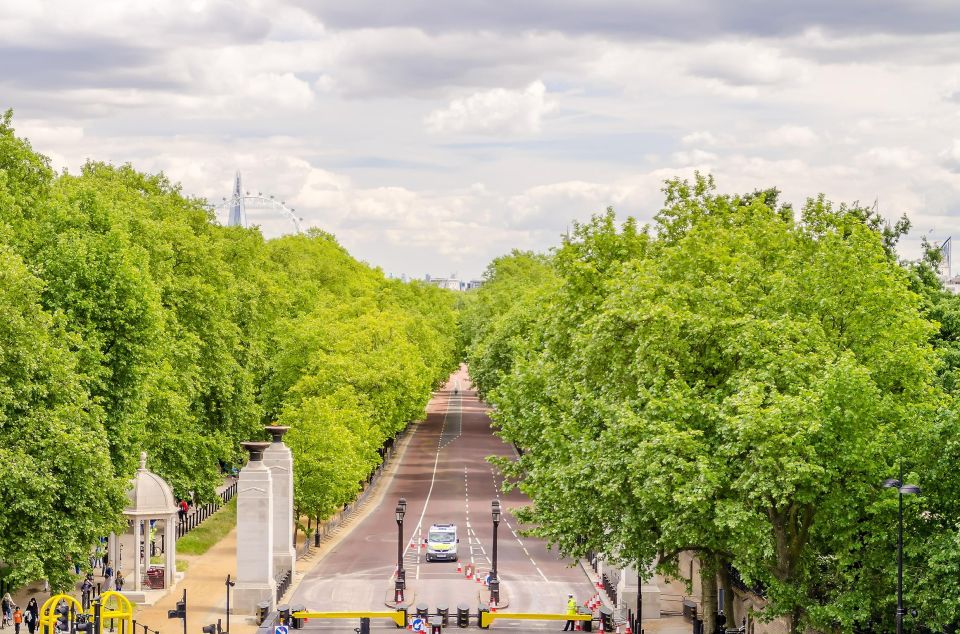 London Royal Tour - Buckingham Palace Entry - 12 guests 2,5h - What You’re Really Paying For: Value at $186