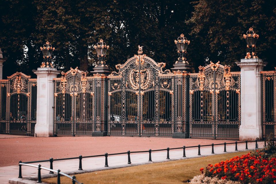 London Royal Tour - Buckingham Palace Entry - 12 guests 2,5h - A Royal Walk That Actually Explains Power