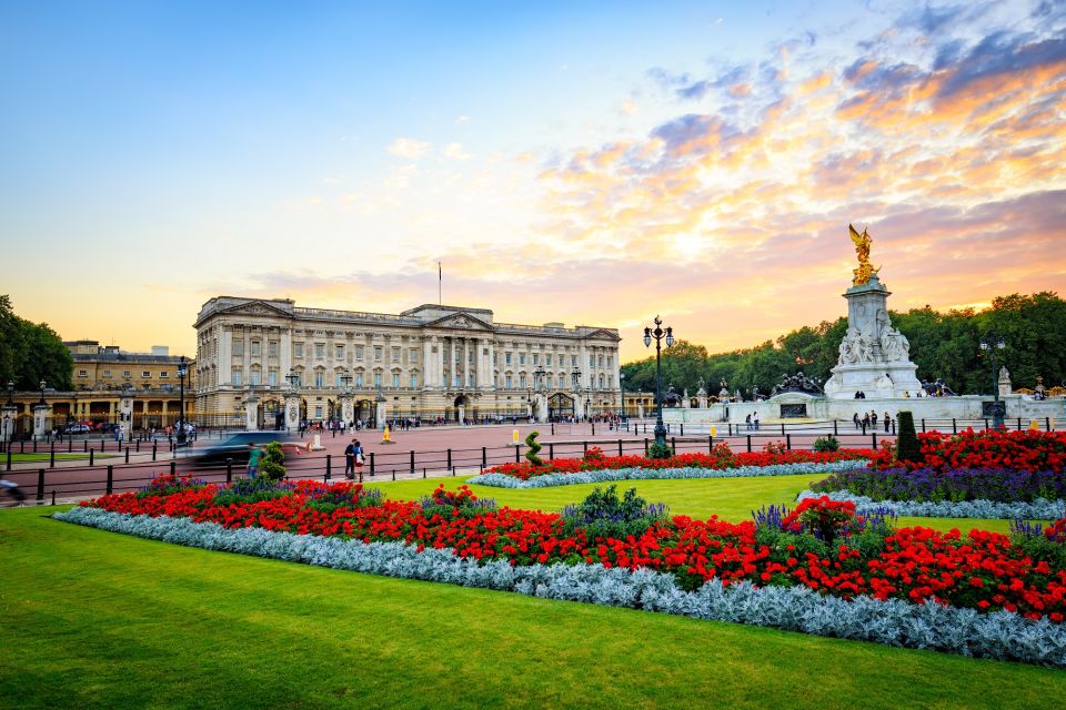 London: Royal Tour with Afternoon Tea at the Rubens - The Rubens at the Palace Hotel: afternoon tea with a palace view