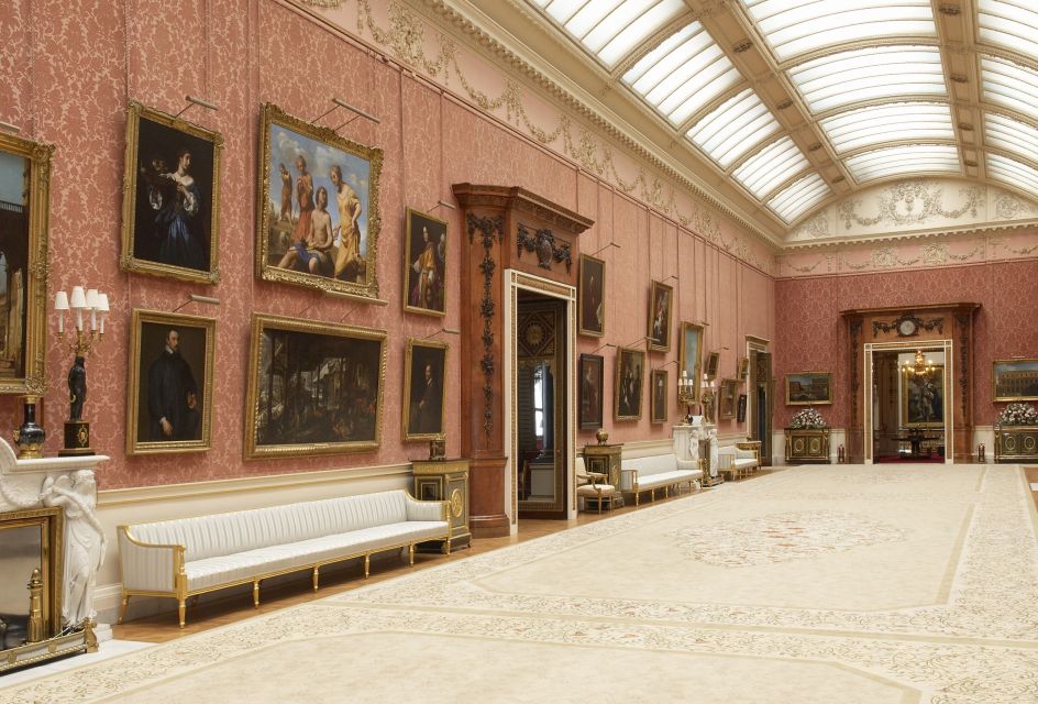 London: Royal Walking Tour and Buckingham Palace Audio Tour - The royal collection, but make it personal