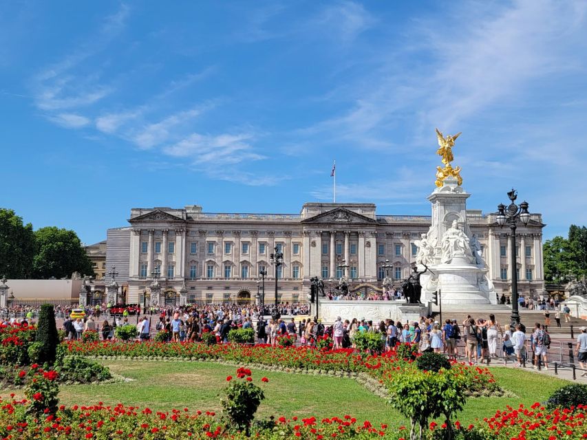 London: Royal Walking Tour and Buckingham Palace Audio Tour - The King’s Tour Artists exhibition: extra value in 2025