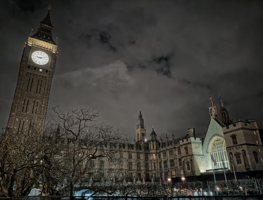London : Royal Westminster By Night Walking Tour - Buckingham Palace and Clarence House in soft gas-lamp light