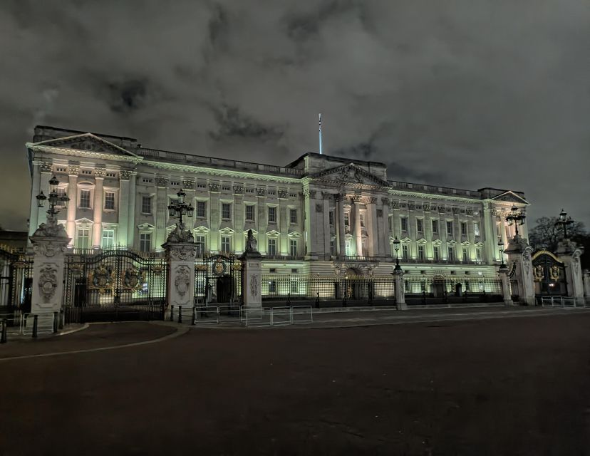London : Royal Westminster By Night Walking Tour - Why Westminster at night feels calmer (and more personal)