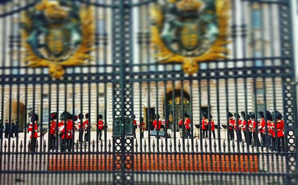 London: Royalty Walking Tour with Changing of The Guard - Westminster Abbey and finishing at The Ritz
