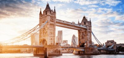 London: Self-Guided History City Tour with an App - Great Fire, Surviving Faith, and a Quiet Garden Break