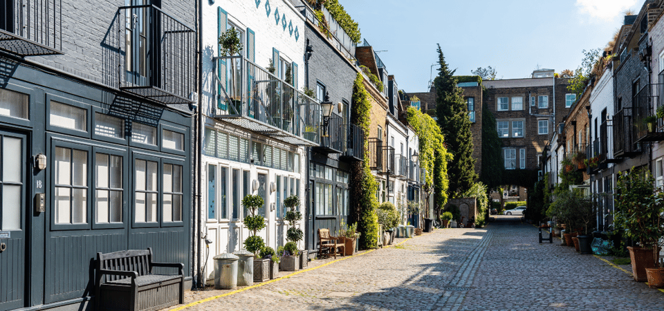 London: Self-Guided Notting Hill Walking Tour with an APP - The movie references you’ll actually notice: blue door and beyond