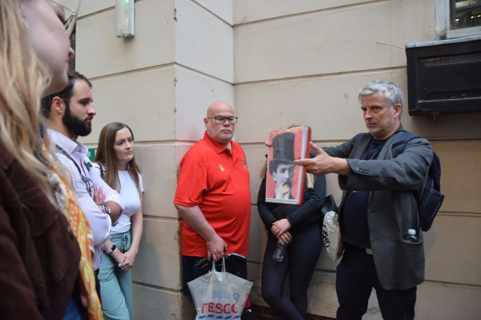 London: Serial Killers of London Guided Walking Tour - “Rain or Shine” Means You Need the Right Mindset