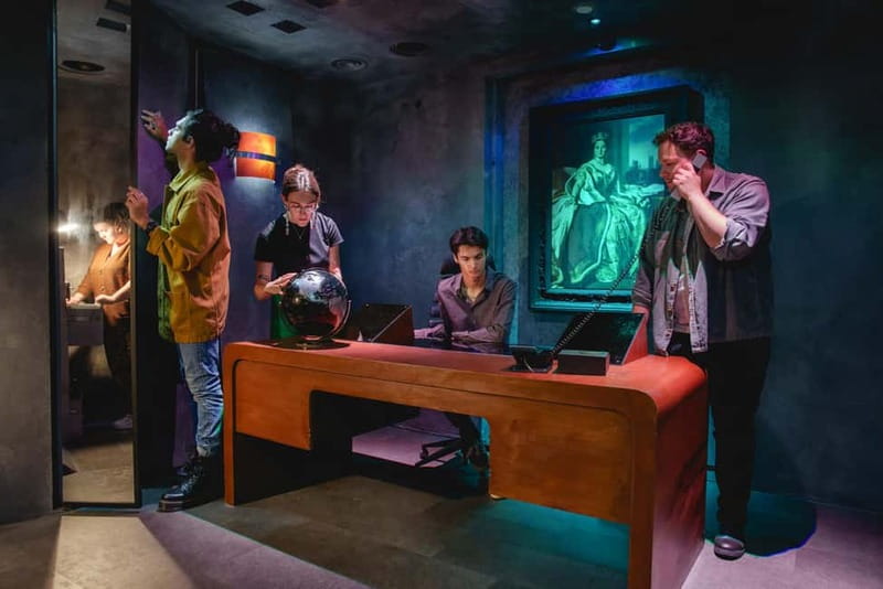 London: Sherlock Escape Rooms - Arriving at Doyle’s: finding The Network headquarters in Shepherd’s Bush