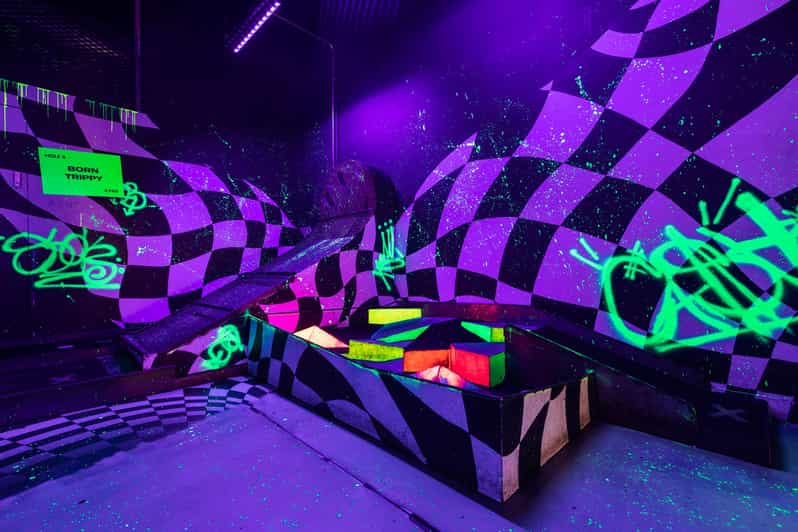 London: Shoreditch Junkyard Golf Tickets for 9 or 18 Holes - Planning your timing: flexible slots and youth rules