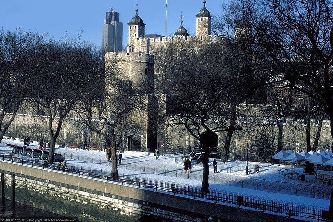 London Sights and Sounds on Christmas Day Afternoon Guided Tour - The Luxury Coach Ride: Comfort, Seating, and Audio Reality