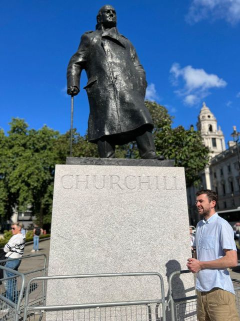 London: Sightseeing Tour - in clear, slow English - Buckingham Palace Changing of the Guard: the main event, paced