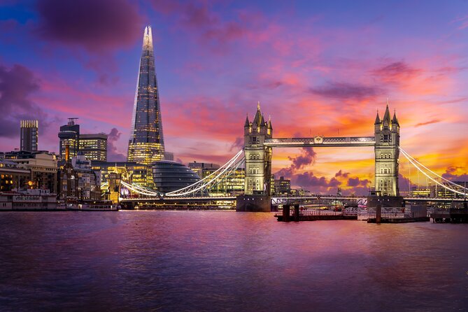London sightseeing tour with a chauffeur driver - A chauffeur in a Mercedes V-Class turns sightseeing into something manageable