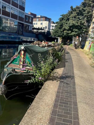 London: Sunday Markets Guided Walking Tour - Broadway Market: a friendly first stop for shopping and people-watching