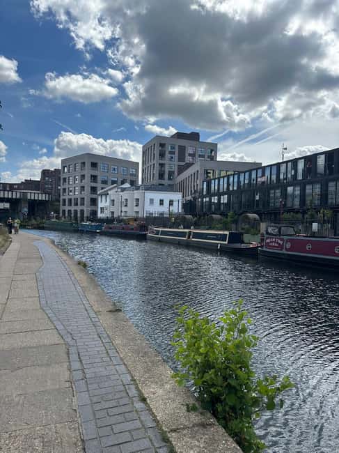 London: Sunday Markets Guided Walking Tour - Hackney City Farm: a breather between markets