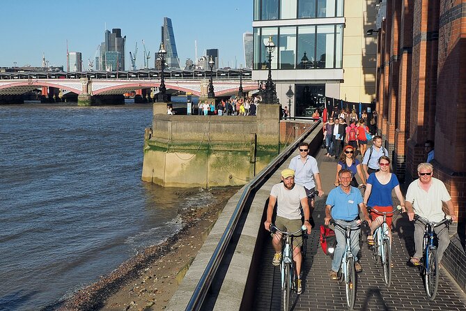London Sunset Bike Tour - Start point and timing: Kennington Road at 5:00 pm