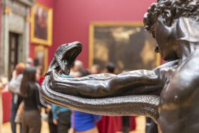 London: Tate Britain Official Discovery Tour - Getting to the Manton Entrance and Starting on Time