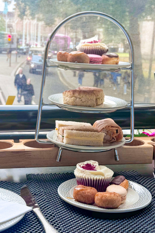 London: Taylor Swift-Inspired Afternoon Tea Bus Tour - Finding the English Tea Bus at Golden Tours Stop 1