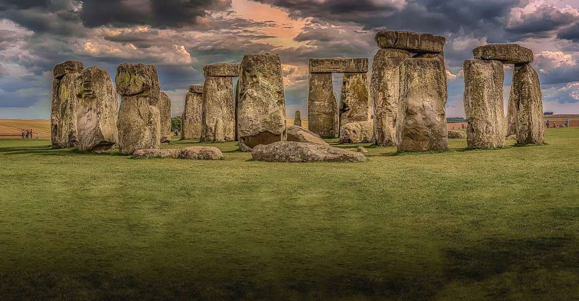London to Southampton Cruise Terminal via Stonehenge - A smooth London-to-cruise transfer with Stonehenge built in
