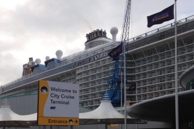 London To Southampton Cruise Terminals - Hotel Lobby Pickup: What It Feels Like in Real Life