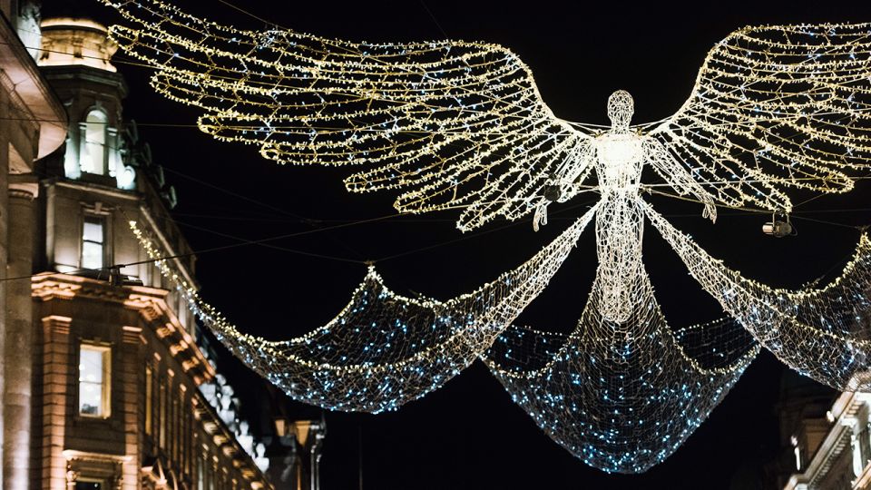 London: Tootbus Christmas Lights Tour incl walking tours - Stop 7: Oxford Street’s long Christmas-light run