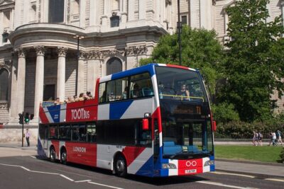 London Tootbus Hop-on Hop-off (Optional Thames Cruise) - The Buckingham, Kensington, and Notting Hill Side: Royal Streets to Stylish Stops