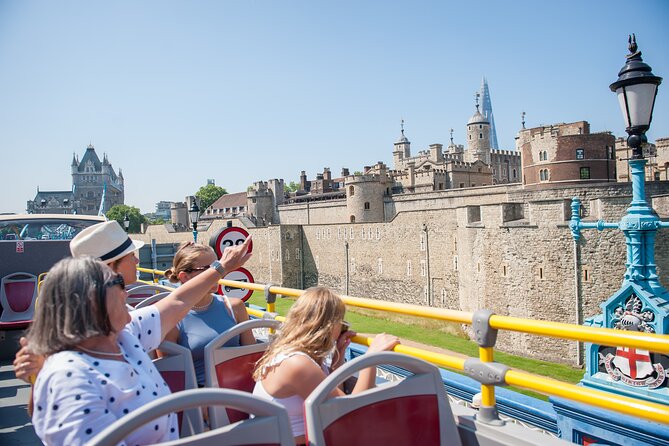 London Tootbus Kids Tour with Bespoke Live Guided Commentary - Piccadilly Circus: Lights, Crosswalk Chaos, and Easy Kid Engagement