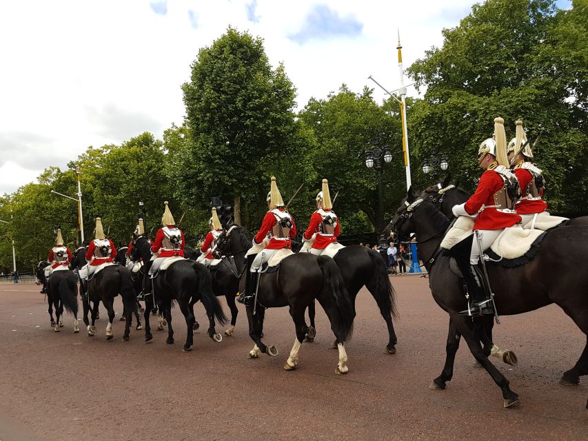 London: Top 30 Sights Walking Tour and Clink Prison Entry - Key highlights worth planning around