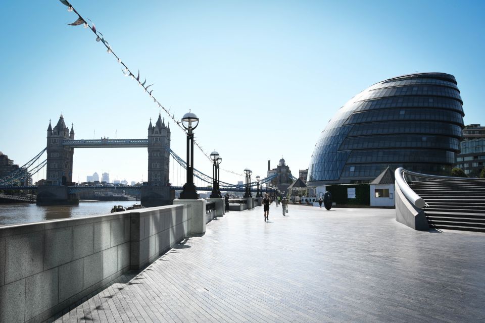 London: Top 30 Sights Walking Tour and Clink Prison Entry - Practical tips to make the most of the day