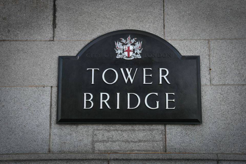 London: Top 30 Sights Walking Tour and The Shard Entry - The Shard experience: included entry plus indoor and open-air decks