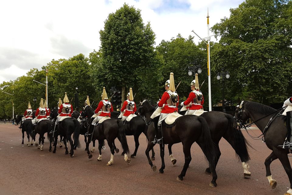 London: Top 30 Sights Walking Tour and Tower Bridge Exhibit - The London Underground hop: short break, smart reset