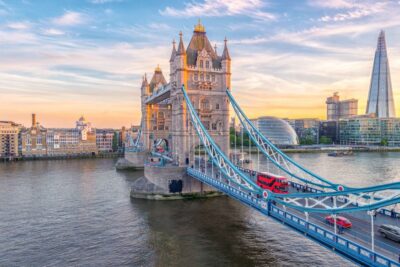 London: Top 30 Sights Walking Tour & St Pauls Cathedral - Buckingham Palace to Horse Guards: Royal Stops That Feel Like a Story