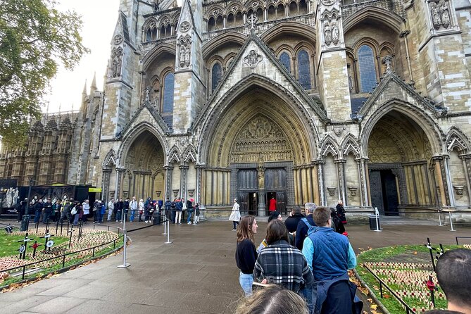 London Tour: Changing of the Guard, Westminster Abbey & Tower - The best of Parliament Square and the UK’s power corridors