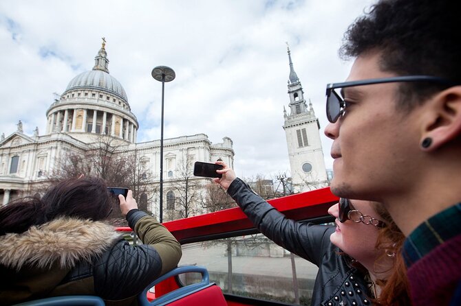 London Tour Hop-on Hop-off Bus with Optional Thames River cruise - Buckingham Palace, palace gates, and a low-stress way to plan photos