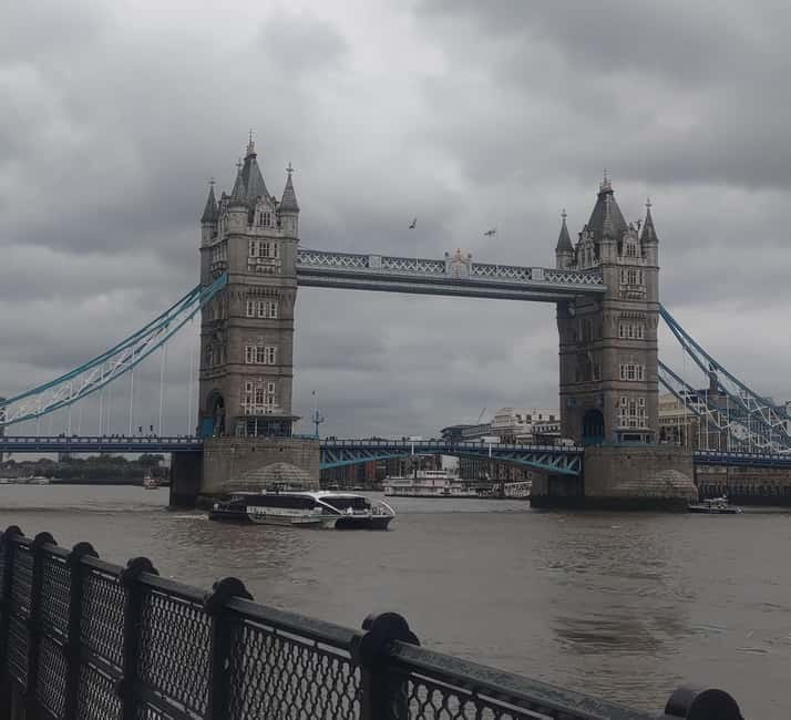 London: Tower of London and Tower Bridge Private Tour - Crown Jewels: why the most famous display still hits