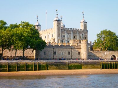 London: Tower of London Guided Tour with Crown Jewels Option - How the 3-hour Crown Jewels option is likely to feel
