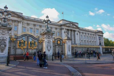 London: Tower of London, Thames Boat & Changing of the Guard - The Crown Jewels at the Jewel House: what early access buys you