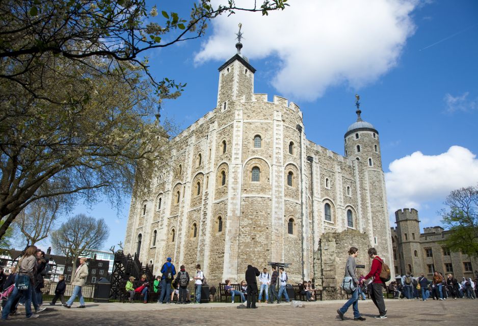 London: Tower of London, Thames Boat & Changing of the Guard - Buckingham Palace photo time and the balcony moment