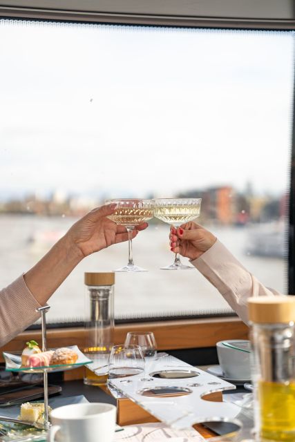 London: Traditional Afternoon Tea Tour in a Luxury Coach - Who this tour suits best