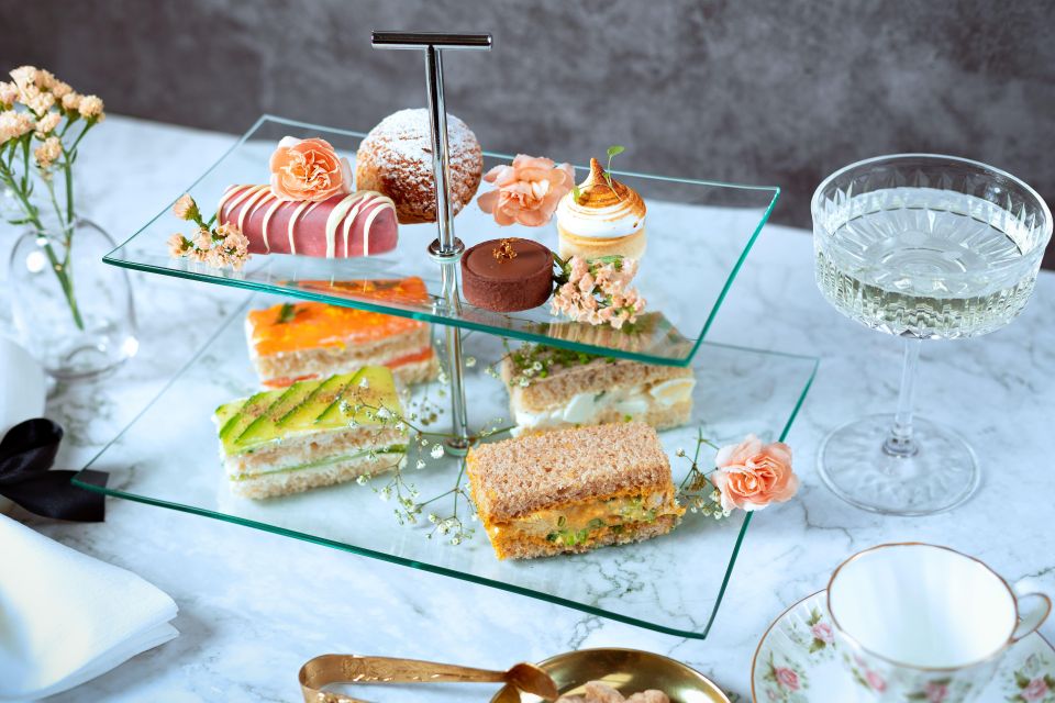 London: Traditional Afternoon Tea Tour in a Luxury Coach - The landmark route: St. Paul’s to Piccadilly Circus in one loop