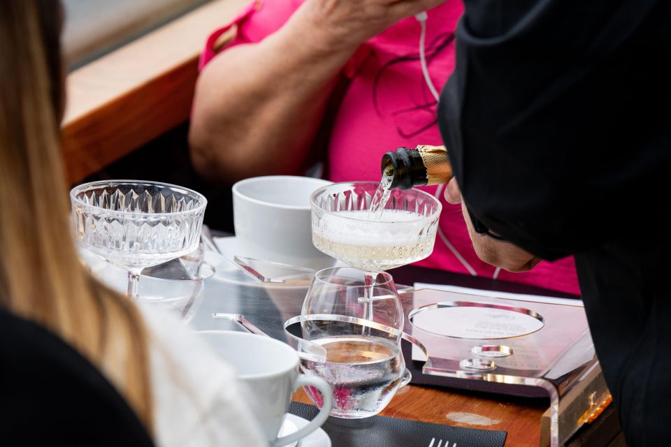 London: Traditional Afternoon Tea Tour in a Luxury Coach - Prosecco option and unlimited hot drinks: how to plan your time