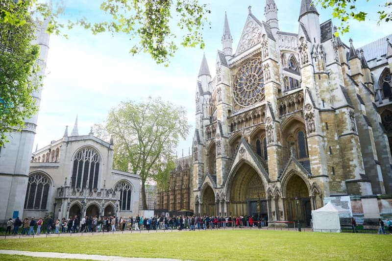 London: Ultimate One-Day Tour with Tower, Abbey & Cruise - Meet at Viscount Palmerston Statue: the tour starts where the action is