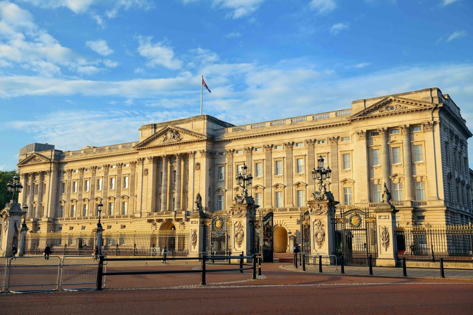 London: Vintage Bus Tour and London Eye Ticket - Buckingham Palace Morning: Changing of the Guard or a Backup Photo Stop