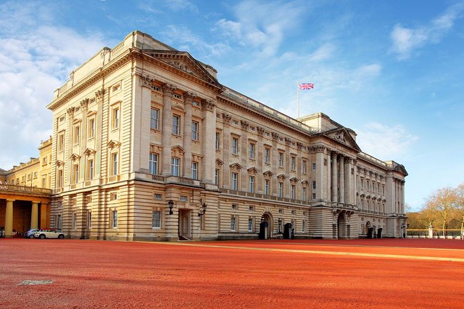 London Vintage Bus Tour Including River Thames Cruise with Optional Lunch - Tower of London Photo Stop: One of the Best Moments for Up-Close Reality