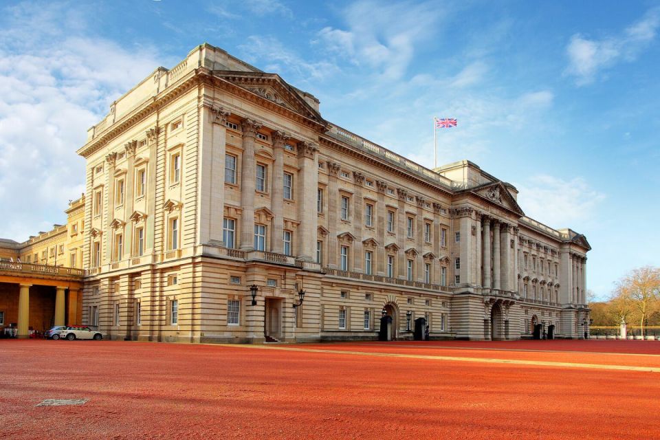 London Vintage Bus Tour, Thames Cruise, Fish & Chips - Getting started at Victoria: your quick route into central London