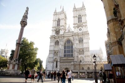 London Vintage Bus Tour with Cream Tea at Harrods - Tower of London: great views, zero museum pressure