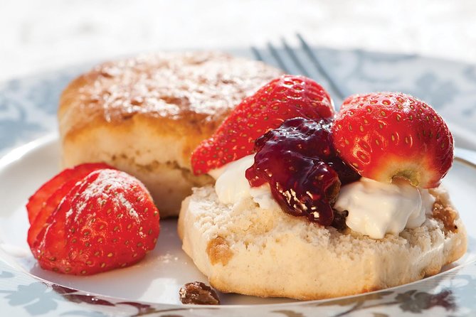 London Vintage Bus Tour with Cream Tea at Harrods - Thames River cruise: the most relaxing part