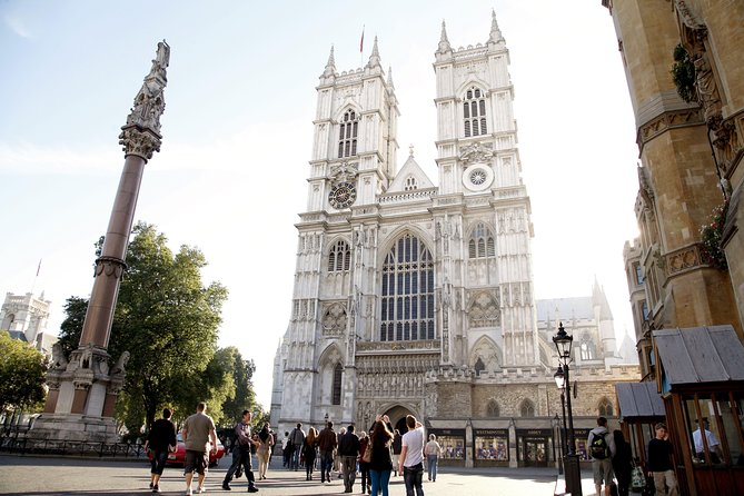 London Vintage Bus Tour with Cream Tea at Harrods - Tower of London: great views, zero museum pressure
