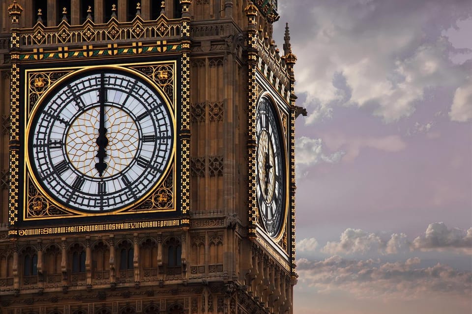 London: Westminster Abbey, Big Ben, Buckingham Palace Tour - What to bring so your feet stay happy (and your photos stay usable)