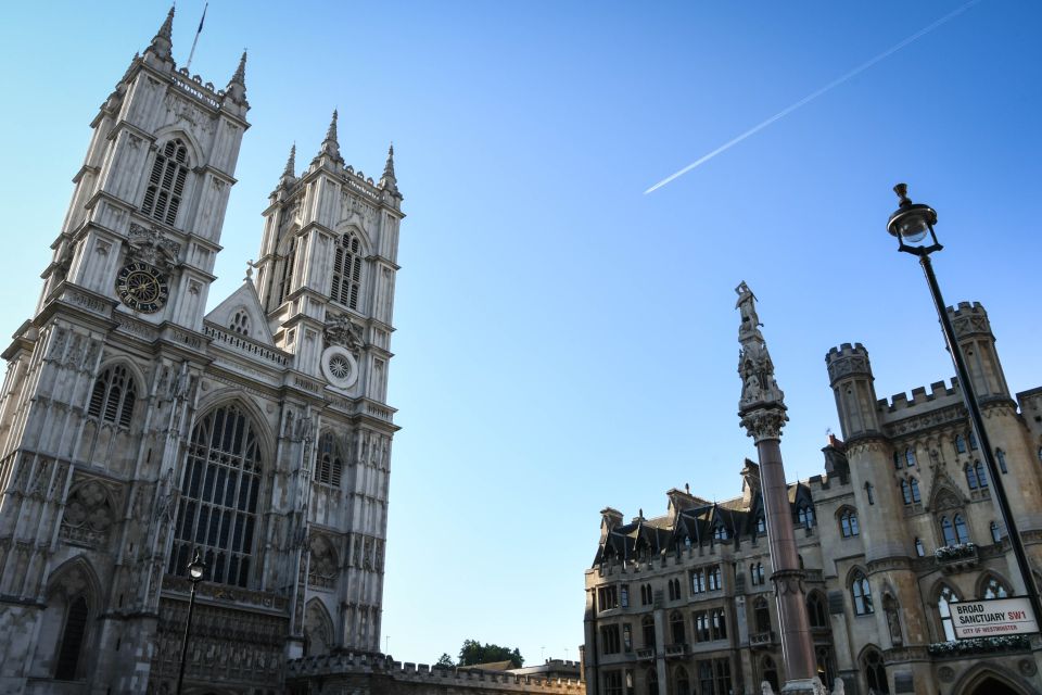 London: Westminster Abbey & Churchill War Rooms Walking Tour - Price and value: What $182 really buys you