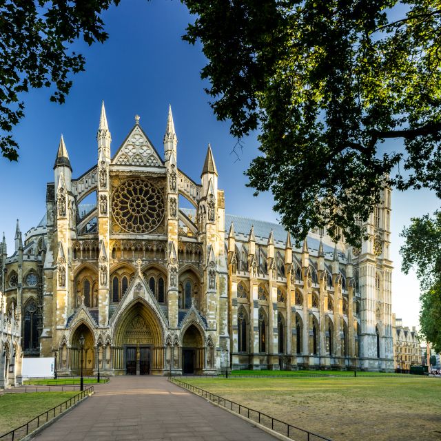 London: Westminster Abbey Skip-the-line Entry & Guided Tour - The Westminster walk: Big Ben, Parliament sights, and Buckingham Palace gates